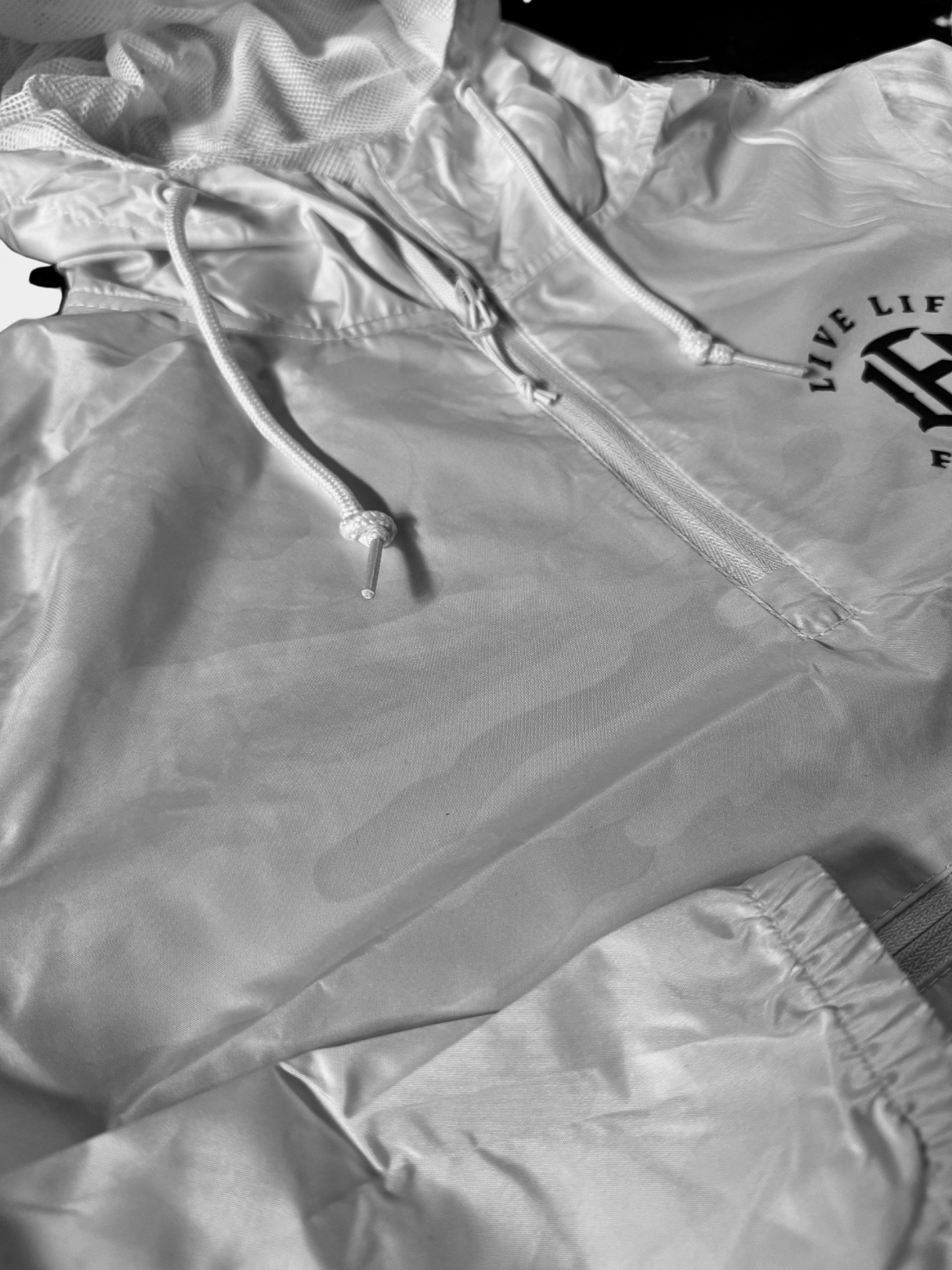 CROPPED WHITE CAMO WINDBREAKER